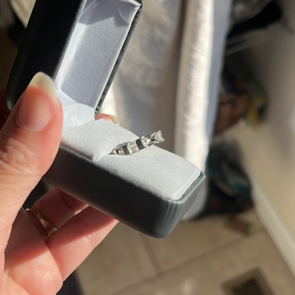 Princess cut. Diamond. Engagement Ring - Picture 4 of 16